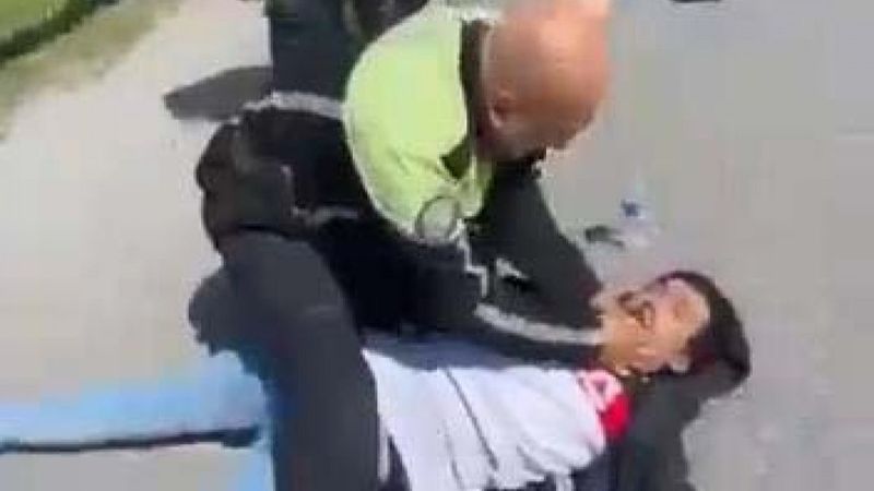 Kadıköy'de polisten hayat kurtaran müdahale