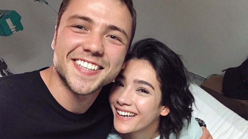 Aybüke Pusat süper mini eteğiyle sosyal medyayı yıktı, beğeni butonu çöktü! 'Sen neymişsin ya..'