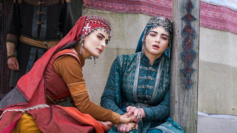 Kuruluş Osman'ın Bala'sı kasığına kadar yırtık elbisesiyle Osman Bey'i üzdü! 'Diziyle alakası yokmuş..'