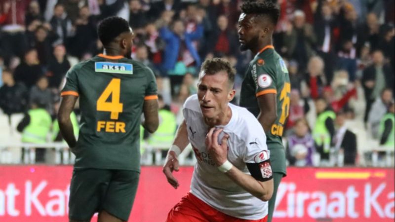 Alanyaspor'u eleyen Sivasspor, Türkiye Kupası'nda finale yükseldi