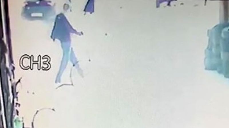 Kartal’da çay molasına çıkan kadınlar otomobilin altında kaldı