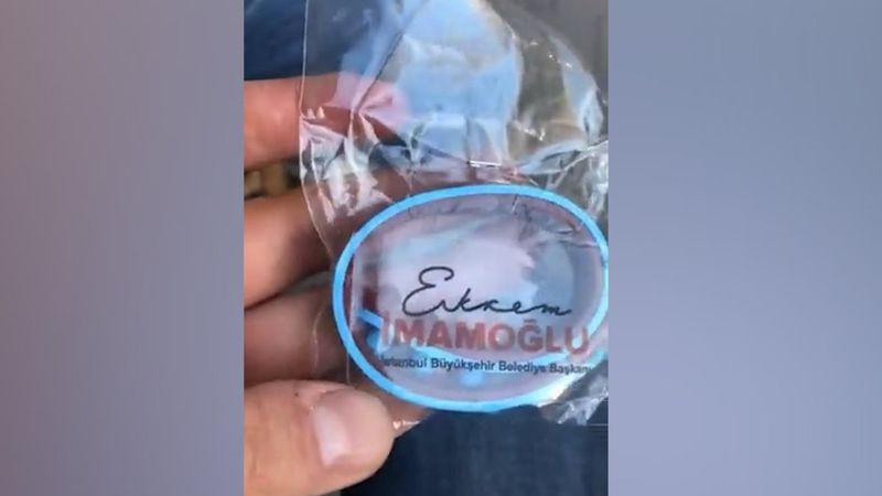 Ekrem İmamoğlu, Trabzonspor için atkıdan sonra bileklik dağıttı