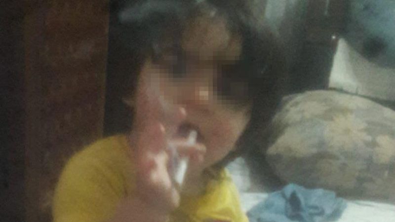 Aydın'da çocuğuna sigara içiren cani anne