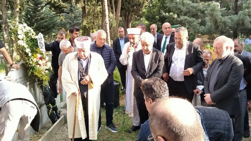 Muhalefet temsilcileri, Mithat Sancar'ın annesinin cenazesine katıldı