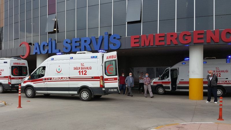 Erzincan'da iki aile kavgaya karıştı