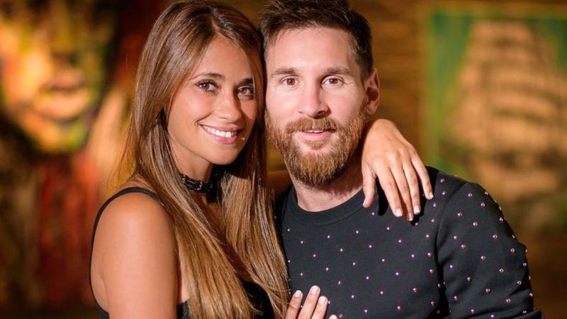 Messi'nin eşi Antonella Roccuzzo dekoltesiyle yıktı geçti! 'Bu nasıl şans be'