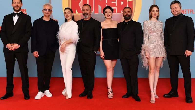 Muhalif sanatçılar Grand Pera boykotunu unuttu