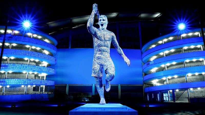 Manchester City, Sergio Agüero'nun heykelini dikti