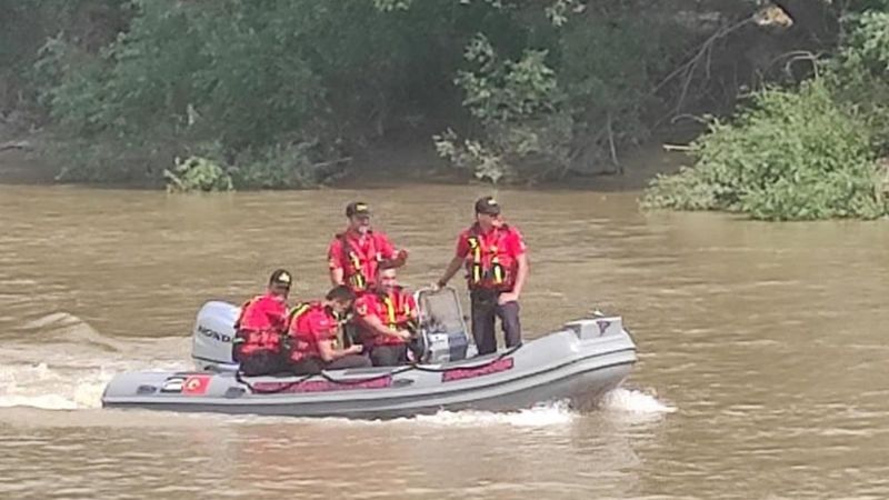 Adana'da serinlemek için Ceyhan Nehri'ne giren genç bulunamadı