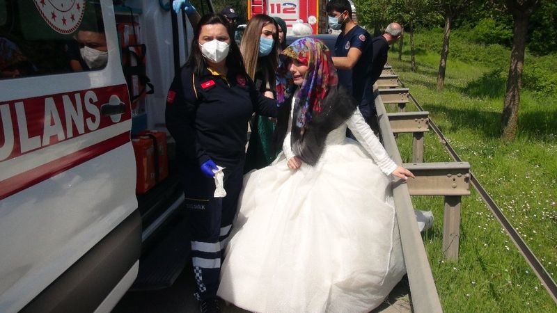 Kocaeli'de düğün fotoğrafı için çıktıkları yolda kaza geçirdiler