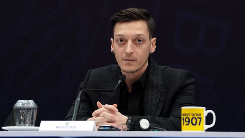 Mesut Özil, Necaxa'ya transfer oluyor