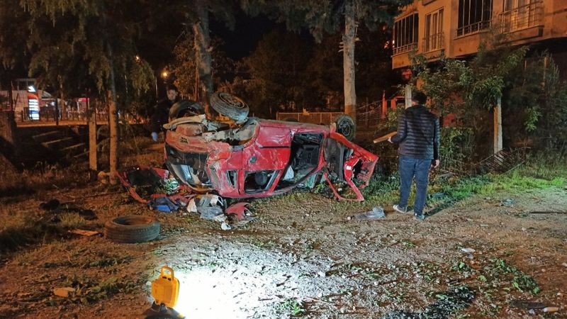 Samsun'da araç takla attı: 2 ölü, 1 yaralı