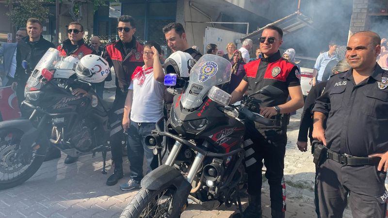 İstanbul'da Down Sendromlu gencin temsili asker eğlencesi