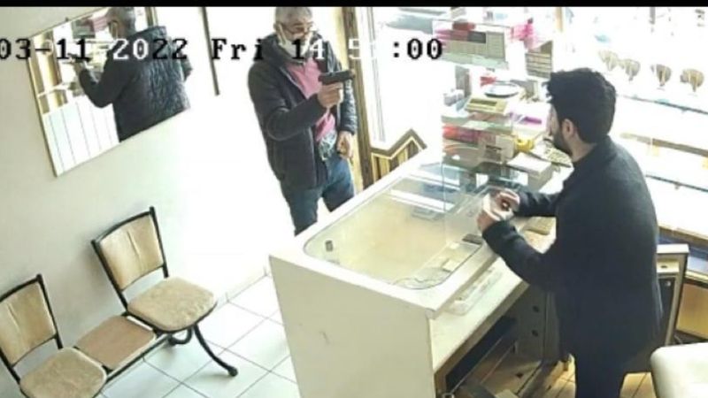 Diyarbakır'da kuyumcudan bilezik çalan hırsız yakalandı