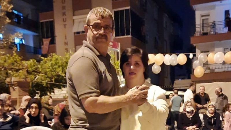 Antalya'da rüyalarında gelin olduğunu gören kızının hayalini gerçekleştirdi