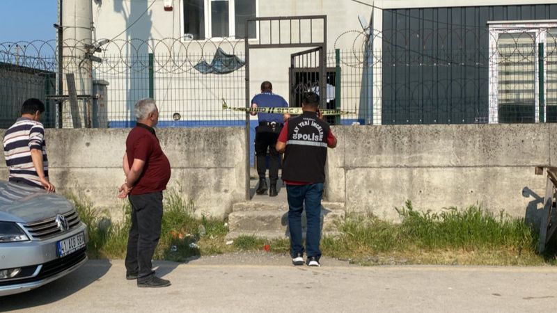 İzmit'te tartıştığı yeğenini bacağından vurdu