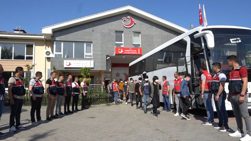 377 kaçak Afgan göçmen geri gönderildi