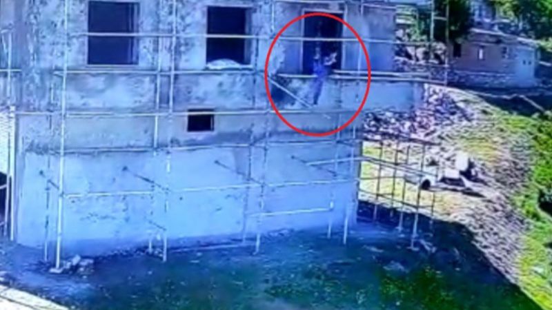 Diyarbakır'da iskeleden düşen ustanın durumu ağır