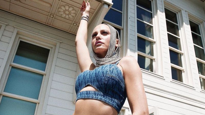 'Üstü minare, altı Şişhane' Serenay Sarıkaya'nın tarzını gören yorumu patlattı...