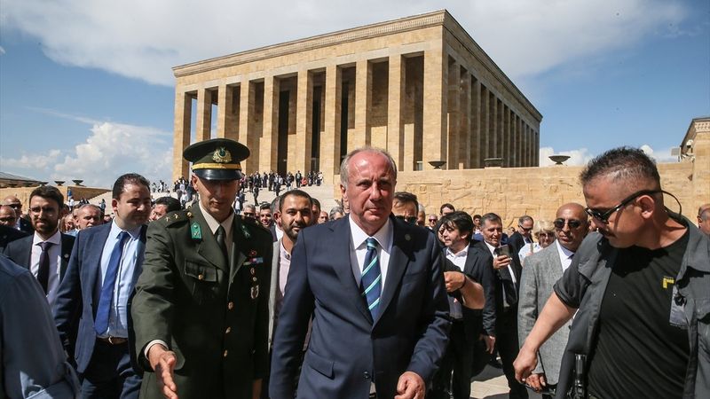 Muharrem İnce, Anıtkabir'i ziyaret etti