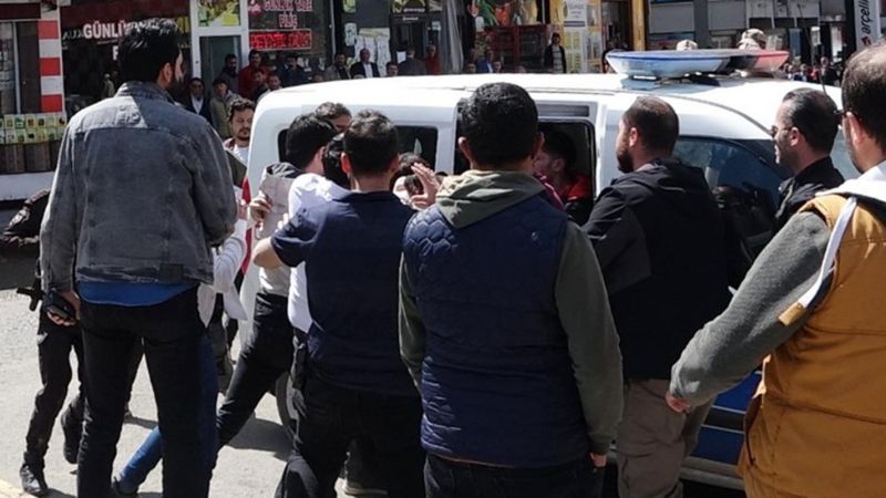 Ağrı'da taşlı sopalı akraba kavgasında 5 yaralı