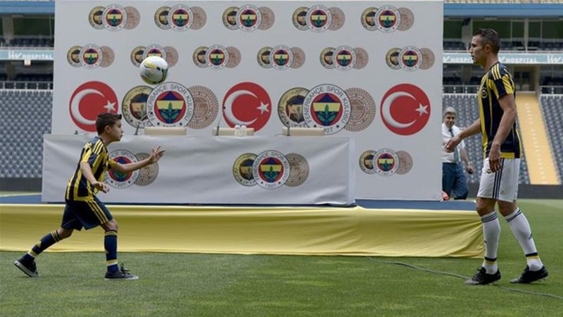 Robin van Persie'nin oğlu Shaqueel profesyonel sözleşme imzaladı