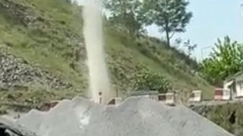 Sultangazi'de çıkan hortum paniğe neden oldu