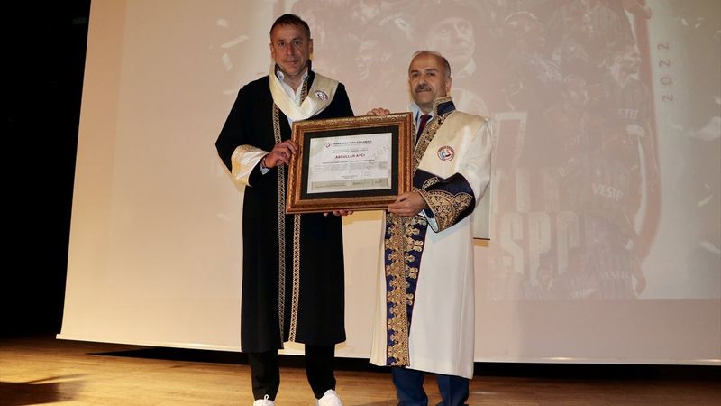 Abdullah Avcı’ya fahri doktora verildi