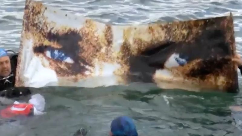 Kadıköy'de Atatürk Portresi ve Türk bayrağı ile bayram kutlaması