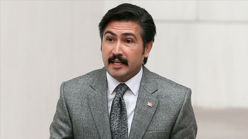 AK Parti'de Cahit Özkan görevden alındı