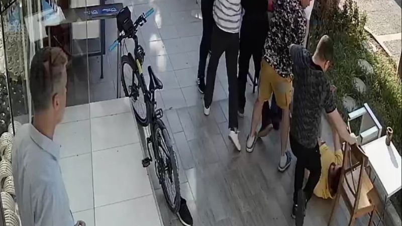 İzmir'de doktora şiddet: Köprücük kemiği kırıldı