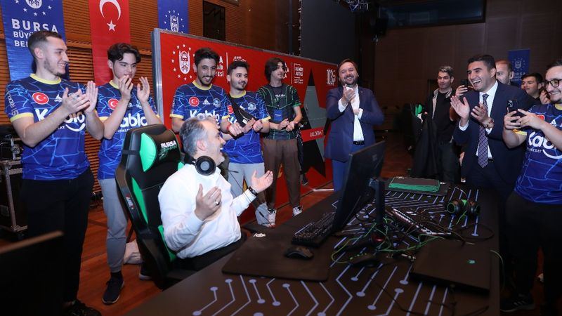 Bursalı gençlerin 19 Mayıs kutlamaları