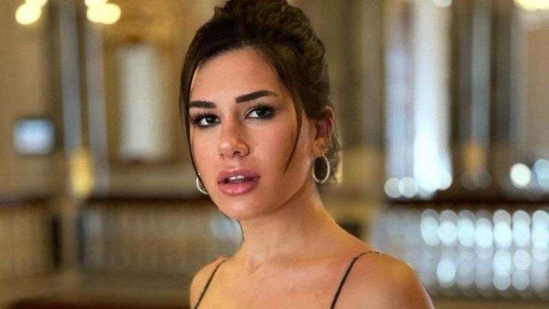 'Keşke hiç giymeseydin' Fenomen Sibil Çetinkaya sütyensiz kombiniyle güneş banyosu yaptı...