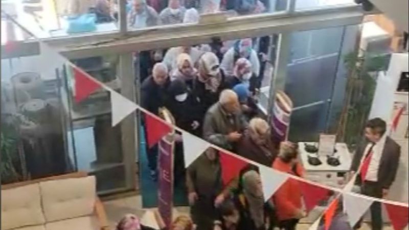 İndirimli ürünleri duyanlar izdihama sebep oldu
