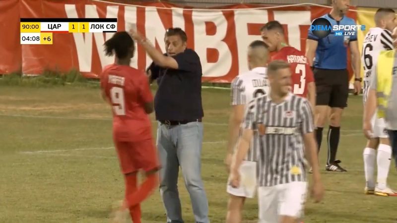 Bulgaristan Ligi'nde başkan sahaya girip penaltı atan oyuncuyu değiştirdi