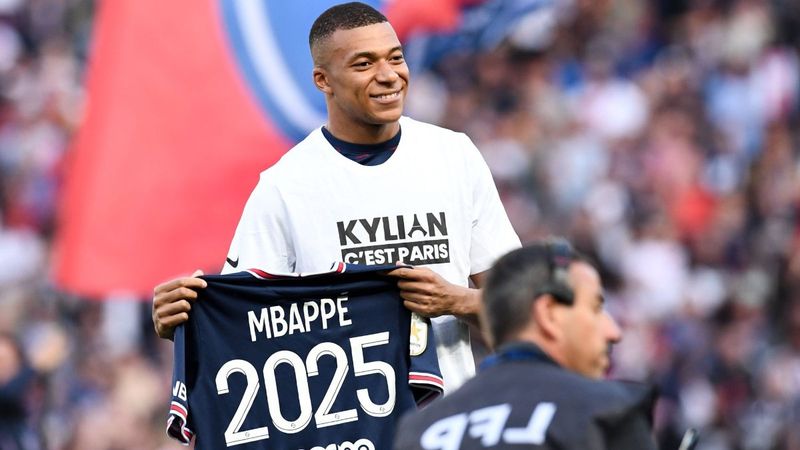 Mbappe PSG’de kaldı