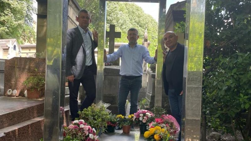 CHP'li heyet, Ahmet Kaya ve Yılmaz Güney'in kabrine gitti