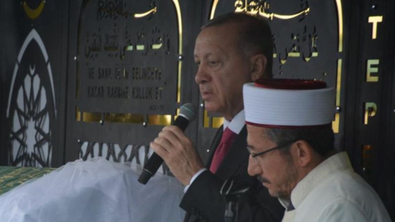 Cumhurbaşkanı Erdoğan, otobüs kazasında ölen Sude'nin cenazesine katıldı