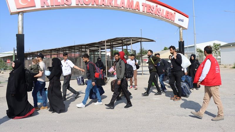 Suriyelilerin ülkelerine gönüllü geri dönüşleri sürüyor