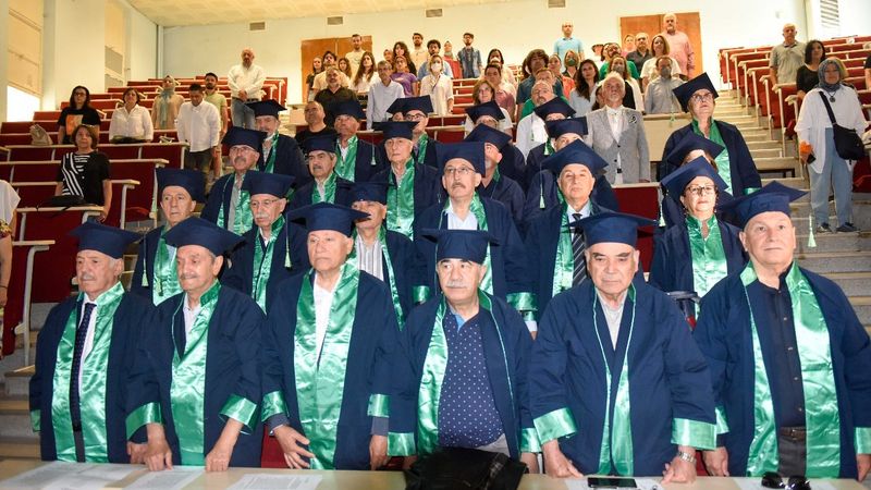 Çukurova Üniversitesi 50 yıllık mezunlarına kep töreni düzenledi