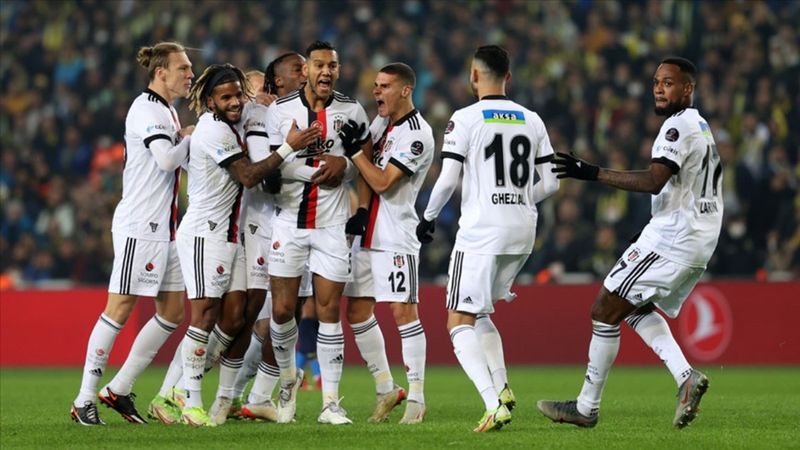Beşiktaş'ta hangi futbolcularla yollar ayrılacak?