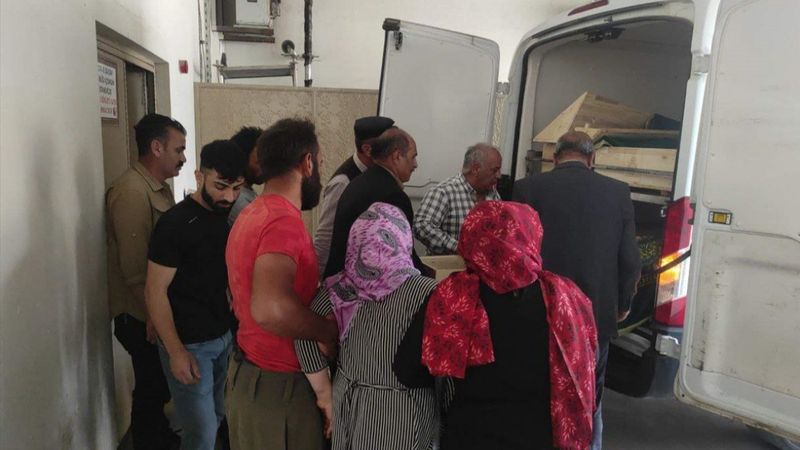 Siirt'te 2 yaşındaki çocuk minibüsün altında kaldı