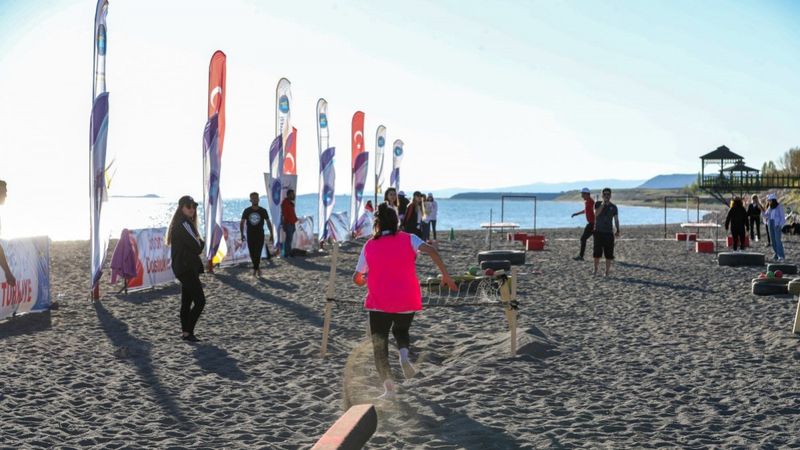 Van'da 'Survivor' formatlı yarışmada 46 genç yarıştı