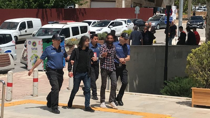 Elazığ'da hırsızlar kendilerini görüntüleyen gazetecileri tehdit etti