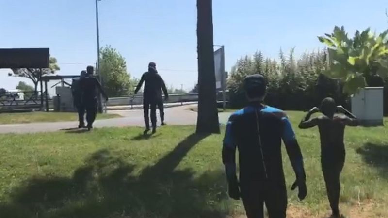 Kocaeli'de midye avcıları polis görünce kaçmaya çalıştı