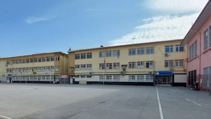 Manisa'da 38 öğrenci kermeste yediklerinden zehirlendi