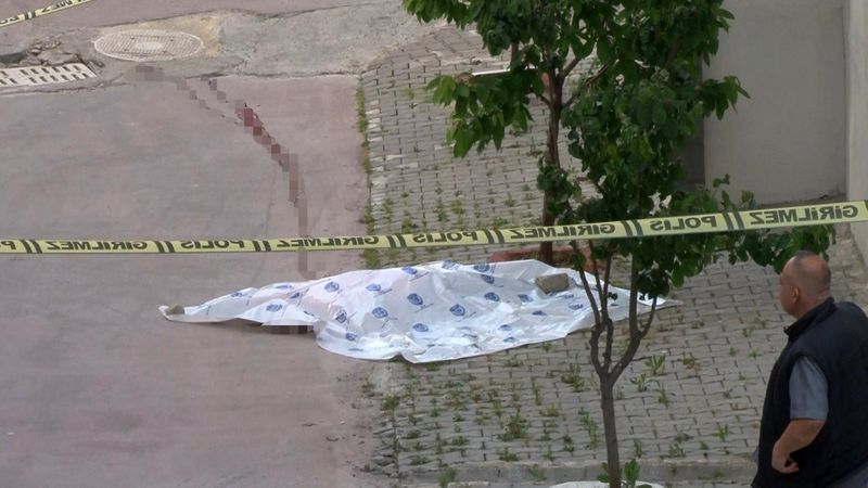 Esenyurt'taki günübirlik evde alkol alan kız camdan düşüp öldü