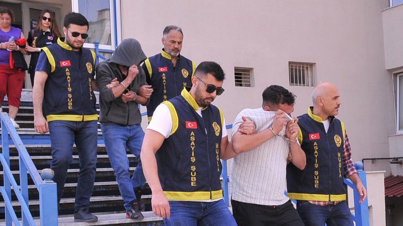 Muğla’da 100 kişiyi dolandıran 3 şüpheli yakayı ele verdi