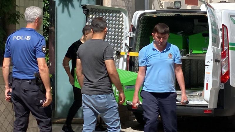 Ukraynalı cani babanın katlettiği 2 evladı aynı tabutta ülkelerine gönderildi