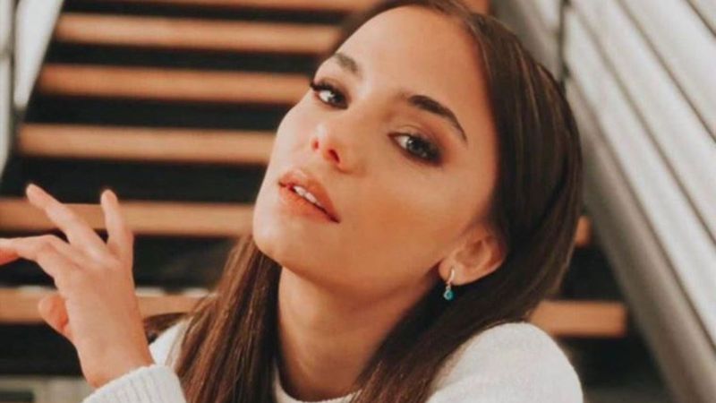 'Daha ne gözükecek' Bahar Şahin minicik elbisesiyle üst üste frikik verince...